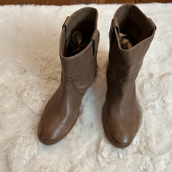 Frye boots NWOT - Picture 2 of 6